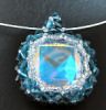 Pendentif carr� Pacific Blue sur collier d'argent
