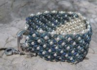 Bracelet entièrement en Super Duos et perles blanches