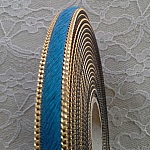 Cuir Plat Veau Bleu 10 mm par 20 cm peau et chaîne