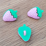 Boutons fantaisie, enfants, bébés Motif fraise N°08 vert et rose