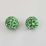 Perle pâte polymère fond Vert et fleurs 12 mm