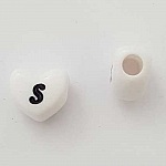 Perle Cœur Lettre S Blanc Noir 11mm