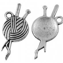 20 Breloques pendentifs pelote de laine aiguilles à tricoter métal Argenté