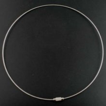 1 collier tour de cou fil câblé rigide gris fermoir à visser N°01