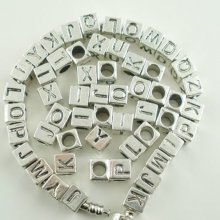 Perle carré charms alphabet N°01 lettre Q métal argenté 7x7 mm