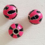 Perle ronde en cuir N°05 Fushia