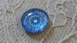 cabochon rond en verre 12mm fleur bleu 026 