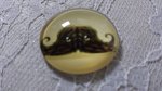 cabochon rond en verre 25mm moustache 032 