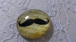 cabochon rond en verre 25mm moustache 020 