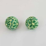 Perle pâte polymère fond Vert et fleurs 12 mm