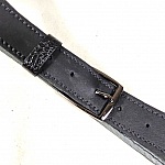 Ceinture pour Elle, cuir lisse et boucle métal coloris 'canon de fusil'.