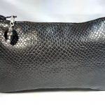 Pochette tendance pour retrouver facilement les petits objets du quotidien.