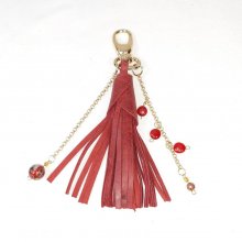 Bijou de sac pompon cuir de chèvre coloris rouge et perles cloisonnées.