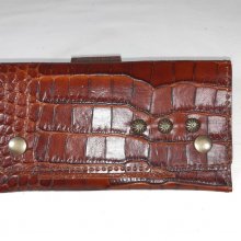 Pochette à tabac croûte de cuir de vachette imprimée façon croco