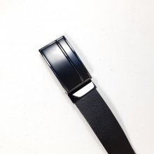 Ceinture cuir vachette noir, tannage végétal, boucle à griffe.