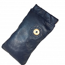 Etui en cuir d'agneau bleu marine pour lunettes.