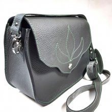 Sac bandoulière cuir coloris gris.