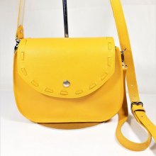 Sac bandoulière cuir vachette, coloris jaune, création artisanale..