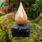 'Goutte de bois' sculpture en bois tourné