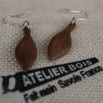 boucles d'oreilles bijoux éthiques en bois massif fabrication artisanale noyer ciré, fait main