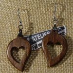 boucles d'oreilles coeur bois massif noyer ciré, noce de bois, saint valentin, fait main