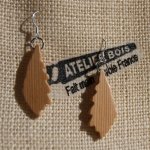 boucles d'oreilles feuille de chene en bois de Meleze massif bijoux éthique en bois, bijou nature ciré, fait main