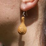 boucles d'oreilles goutte d'eau sculptée bijoux nature bois massif merisier fait main