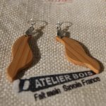 boucle d'oreille vague en If bijoux éthique en bois, bijou nature ciré, fait main