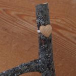 Bague cabochon en bois forme coeur frene largeur 14mm