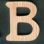 Lettre B  a coller en bois de frene hauteur 5 cm epaisseur 5 mm