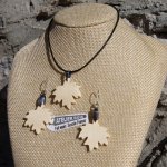 Parure feuille d'érable en bois d' Erable, boucles et pendentif fait main