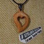 pendentif coeur en bois de hetre massif, idée cadeau noce de bois, saint valentin,  bijoux bois et nature fabrication artisanale