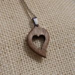 pendentif noce de bois coeur Saint Valentin bois de noyer nature