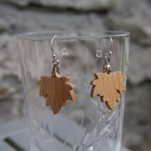 boucles d'oreilles feuille d'érable en bois de hetre bijoux éthique en bois, bijou nature ciré, fait main