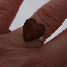 Bague cabochon en bois forme coeur Bois exotique sipo largeur 14mm