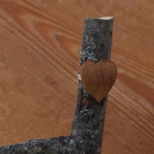 Bague cabochon en bois forme coeur Chene foncé largeur 20mm