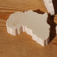 Figurine carte d'afrique ht6cm ep 7mm bois erable massif fait main