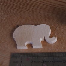 figurine miniature éléphant 3mm embellissement a peindre et a coller bois massif fait main