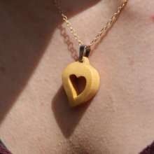 pendentif noce de bois  bijoux bois et nature coeur découpé,merisier, fait main, idée cadeau saint valentin, noces de bois