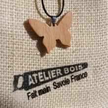 pendentif papillon en bois de hetre bijoux bois et nature, fait main