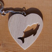 porte clef coeur et poisson cadeau original et utile pour un pecheur, bois massif fait main
