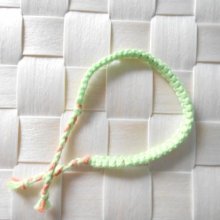 Bracelet tour de poignet en macramé coton vert pistache mandarine