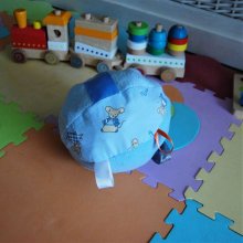 Balle en tissu bleue ciel avec rubans de satin et coton