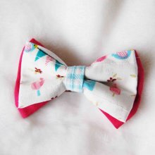 Barrette double noeud coton rose foncé, motif nichoirs, fleurs, fanions, oiseaux reliés avec bande vichy turquoise