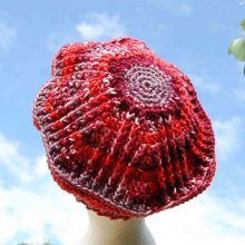 Béret rouge clair et foncé, gris pour enfant
