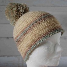 Bonnet enfant avec gros pompon beige, marron et vert clair