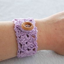 Bracelet adulte crocheté main avec un fil coton lavande à porter en toute circonstance