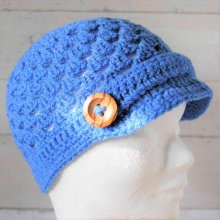 Chapeau bleu enfant maille ajourée avec visière et deux boutons bois