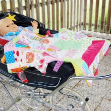 Couverture doudou multicouleurs, avec petites formes différents autour