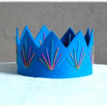 couronne de roi pour enfant en feutrine couleur bleue roi